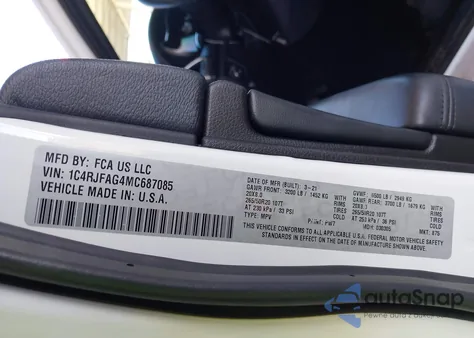 2021 Jeep Grand Cherokee Laredo X 4X4 z USA, uszkodzony, nr VIN 1C4RJFAG4MC687085